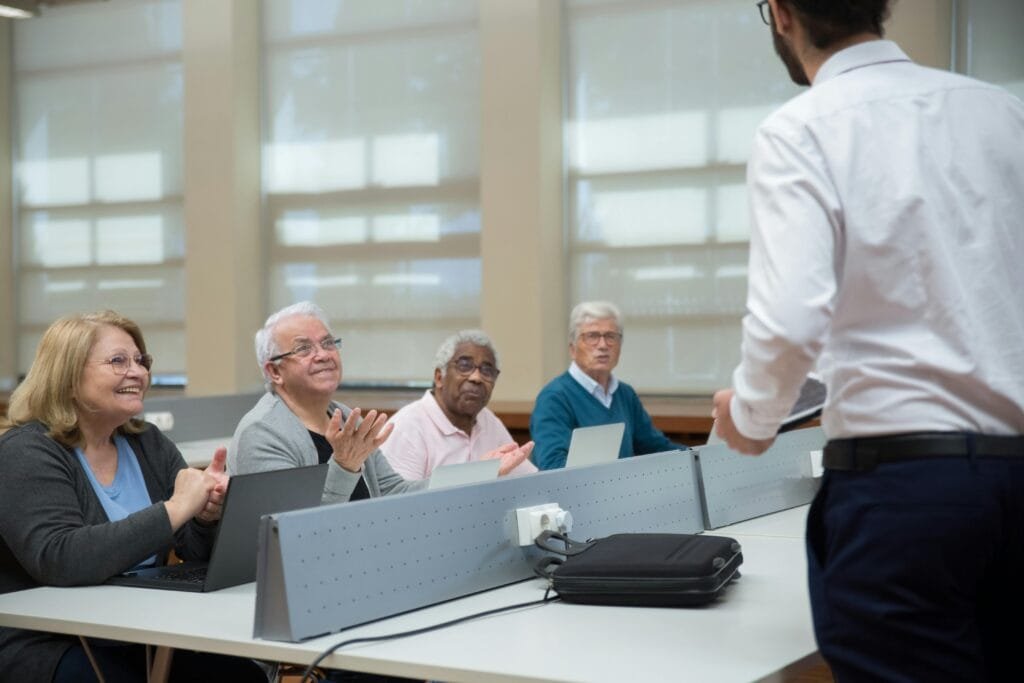 La transition numérique à La Réunion est un enjeu majeur pour les entreprises locales. Découvrez les opportunités, défis et aides comme le chèque numérique pour accompagner la transformation digitale et développer les compétences numériques essentielles.